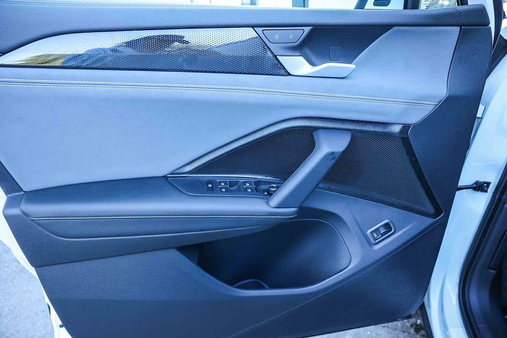 New 2026 Volkswagen Tiguan SE image 32