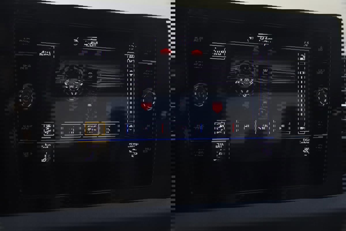 Used 2025 Volkswagen Jetta SE image 29