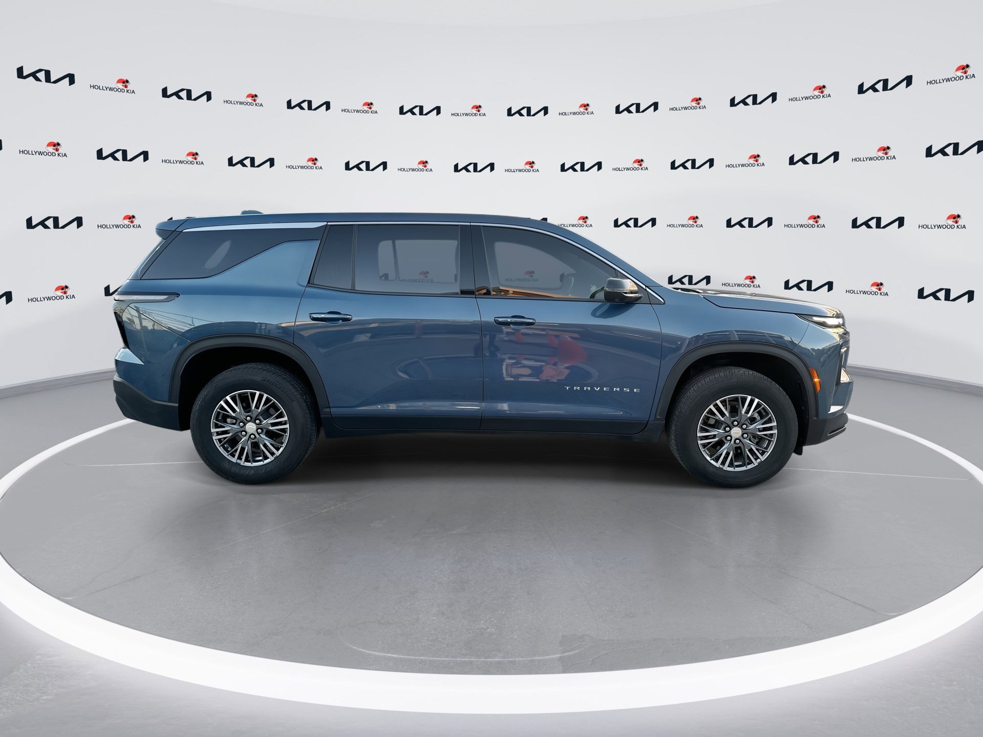 Used 2024 Chevrolet Traverse LS image 9