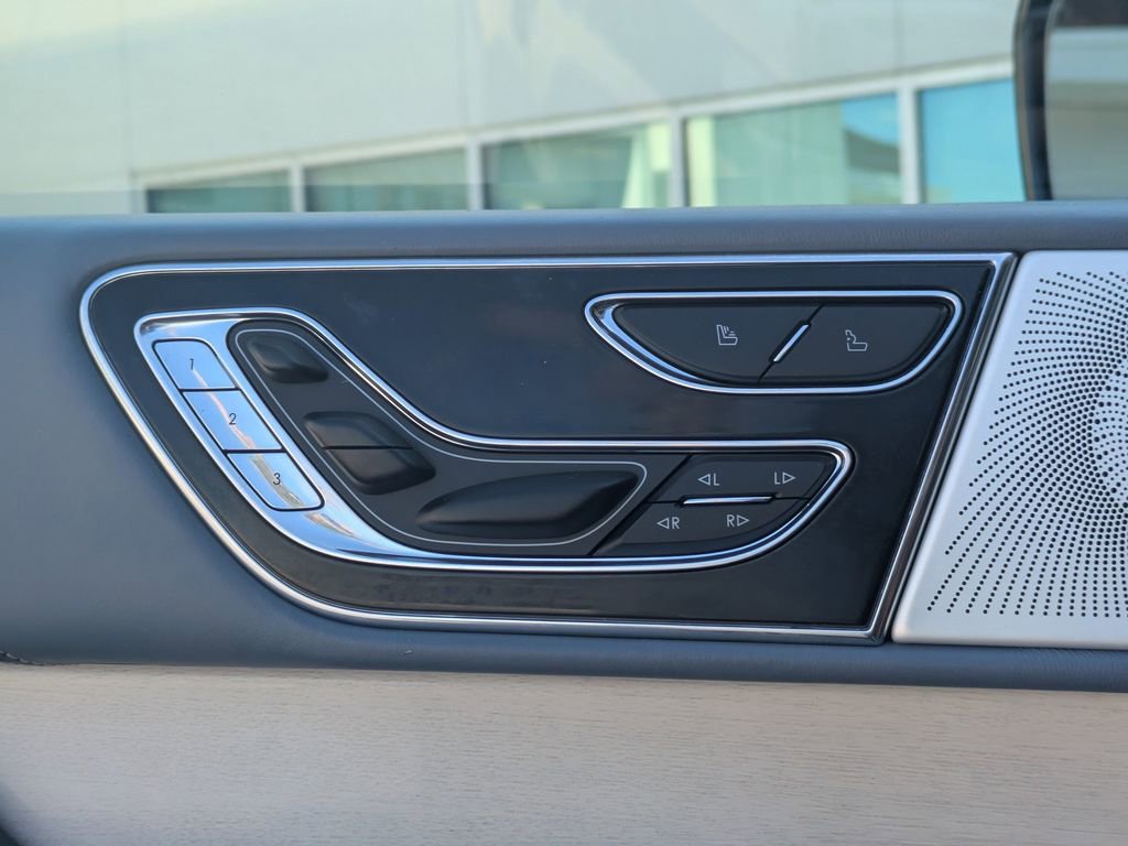 Certified 2022 Lincoln Navigator Black Label AWD/4WD image 24