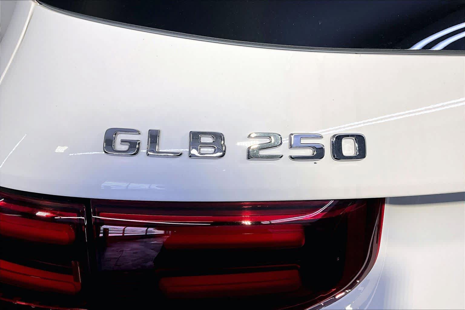 New 2026 Mercedes-Benz GLB 250 4MATIC image 6