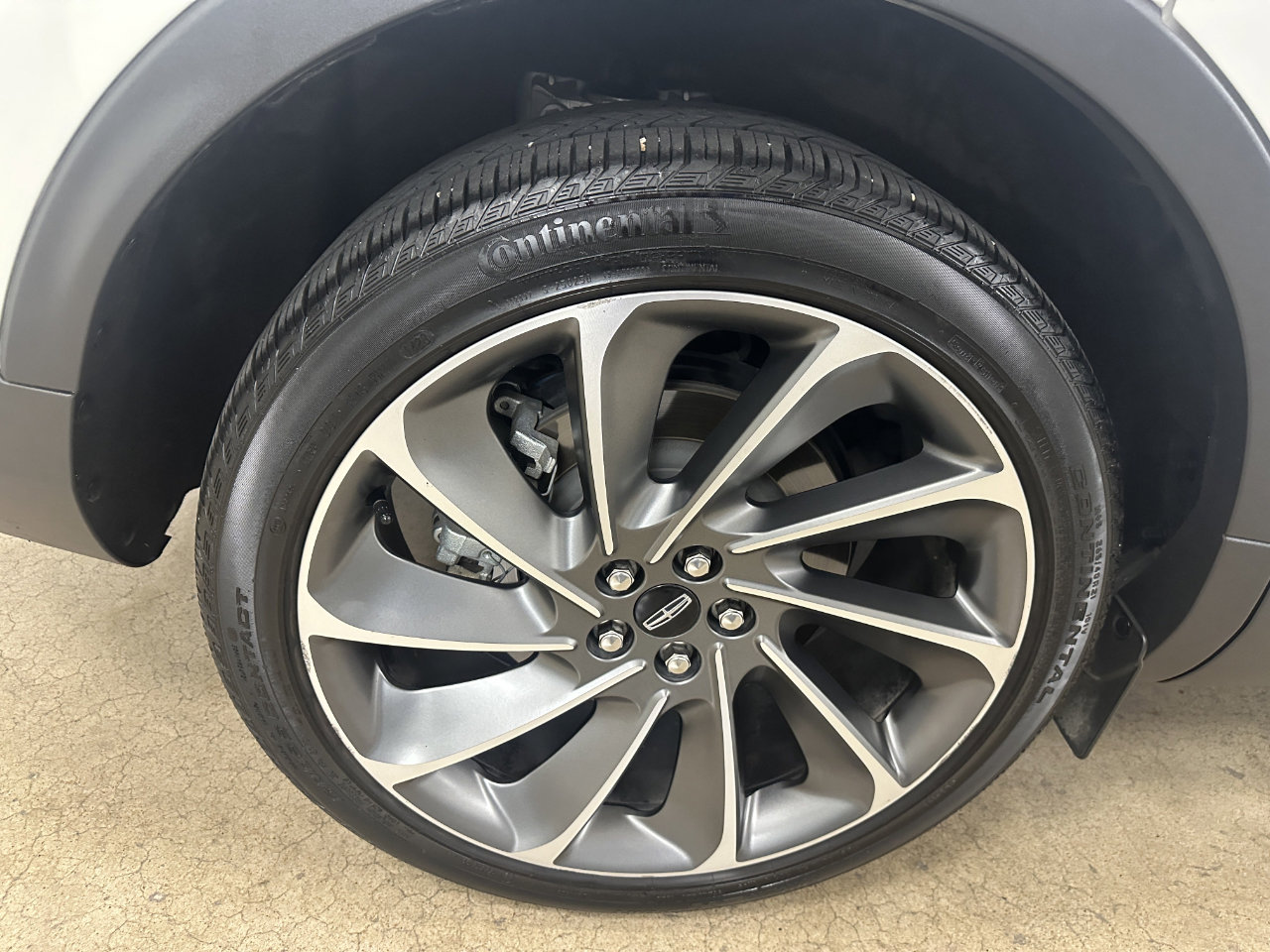 Used 2023 Lincoln Nautilus Reserve w/ Equipment Group 202A image 21