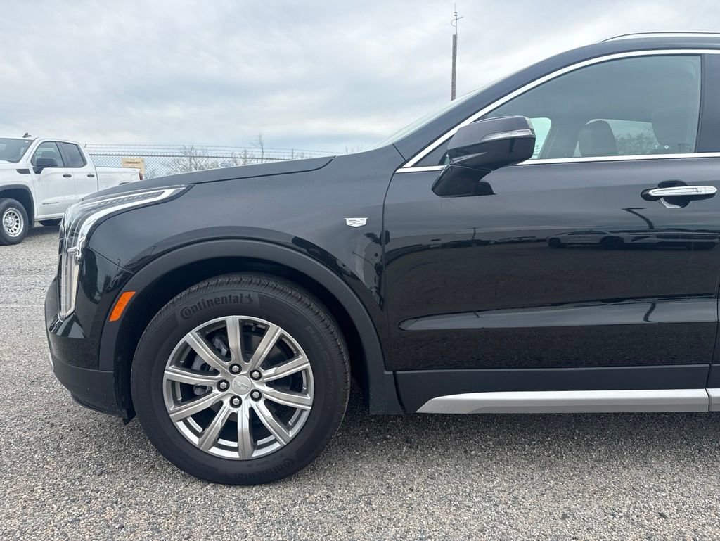Used 2022 Cadillac XT4 Premium Luxury w/ Safety Alert Package AWD/4WD image 6