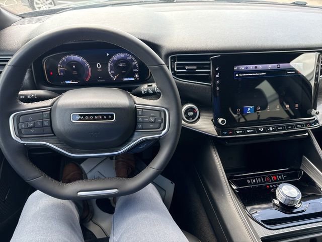 Used 2024 Jeep Wagoneer L Series II w/ Flexible Seating Group image 12