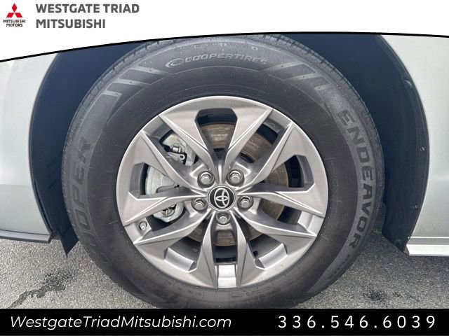 Used 2025 Toyota Sienna XLE FWD image 22