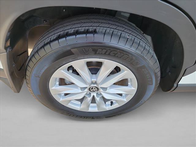 Used 2024 Toyota Corolla Cross LE FWD image 11