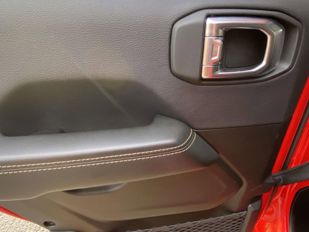 Used 2025 Jeep Wrangler Unlimited Sahara AWD/4WD image 12