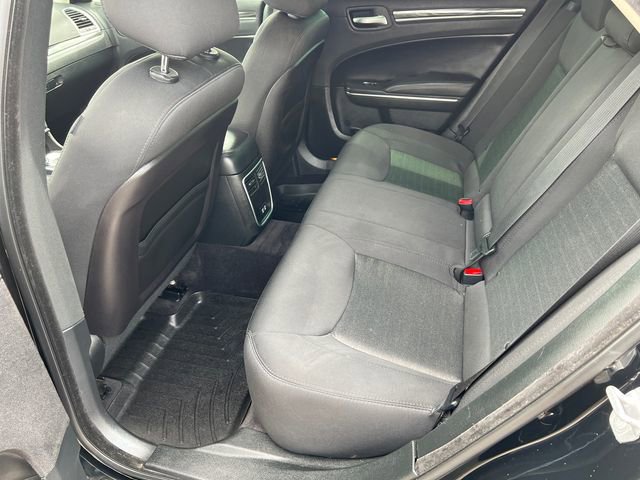 Used 2018 Chrysler 300 Touring w/ Chrome Appearance Package RWD image 26