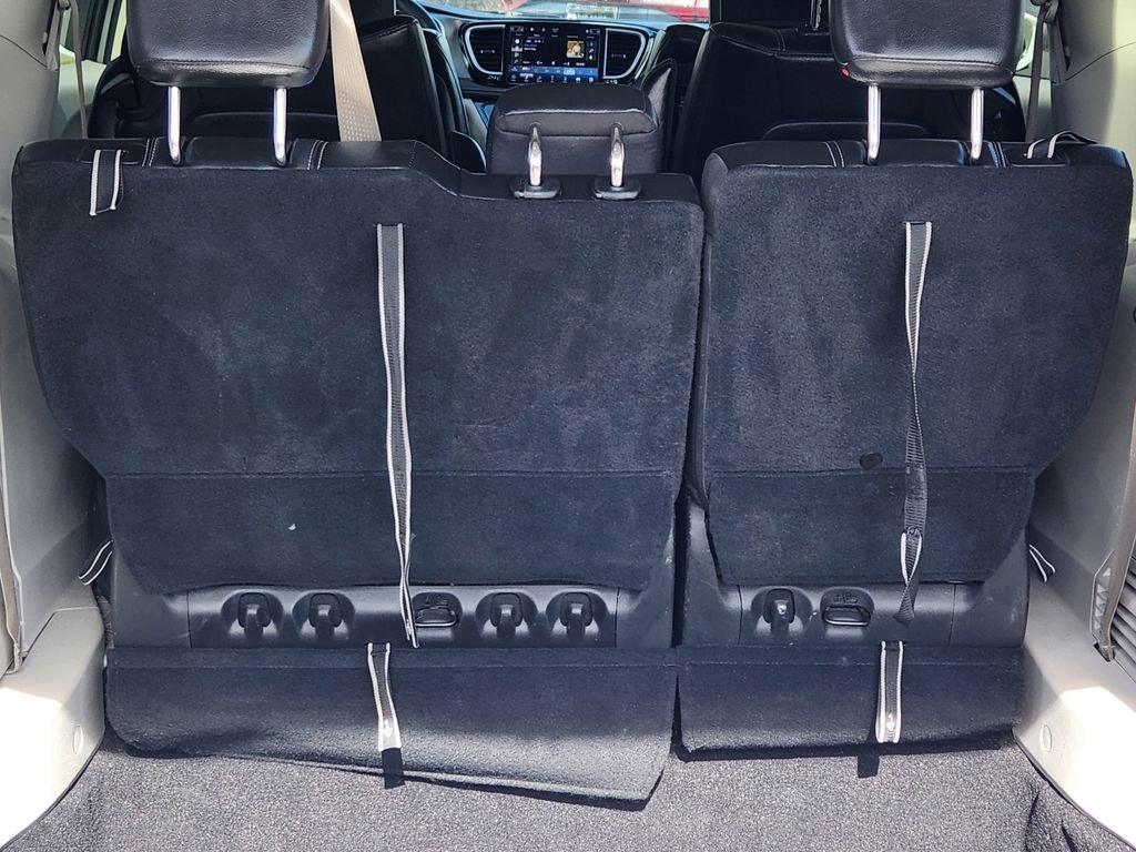 Used 2022 Chrysler Pacifica Touring-L w/ Uconnect Theater Family Group image 21