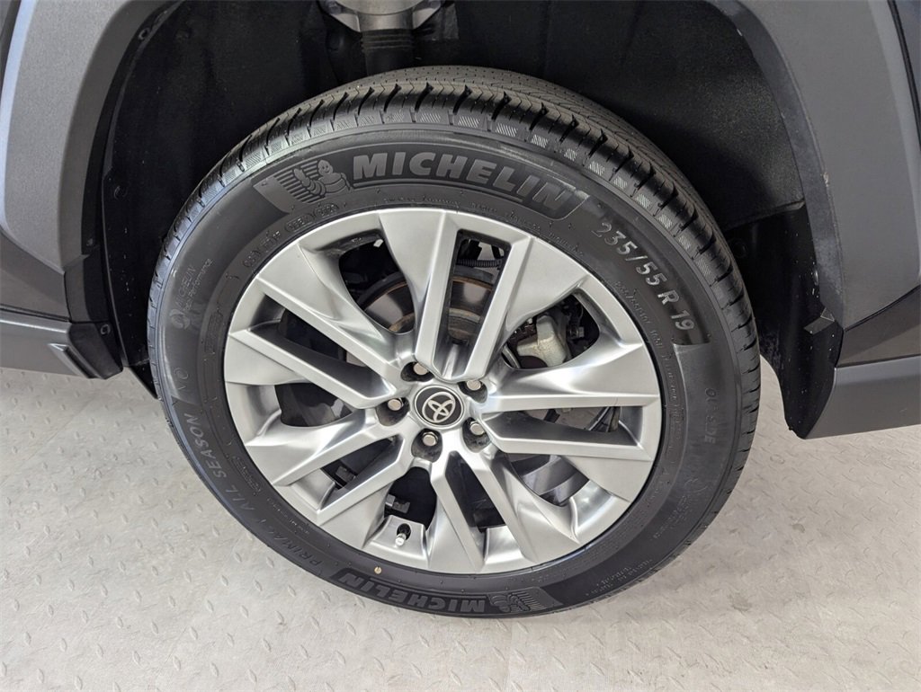 Used 2022 Toyota RAV4 Limited image 17