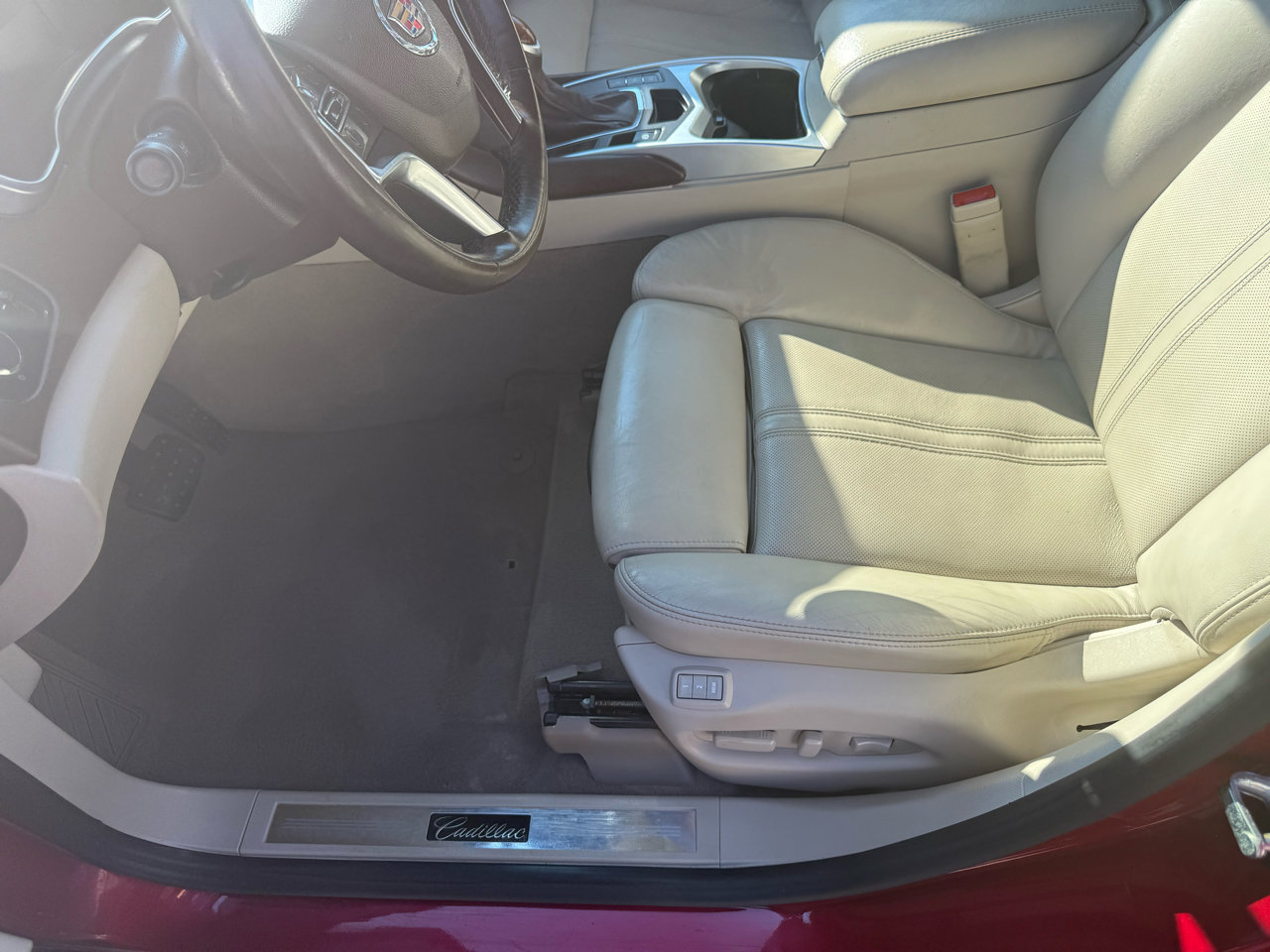 Used 2015 Cadillac SRX Luxury w/ Driver Awareness Package image 37