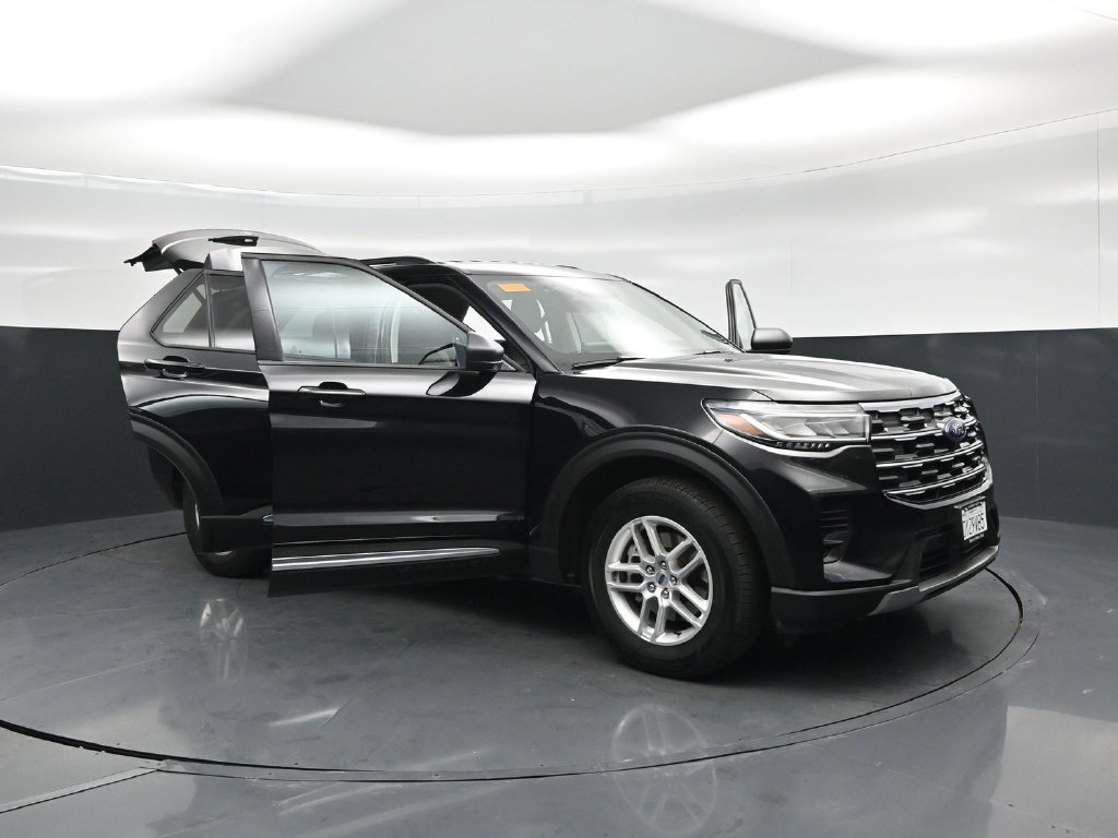 Used 2025 Ford Explorer Active AWD/4WD image 35