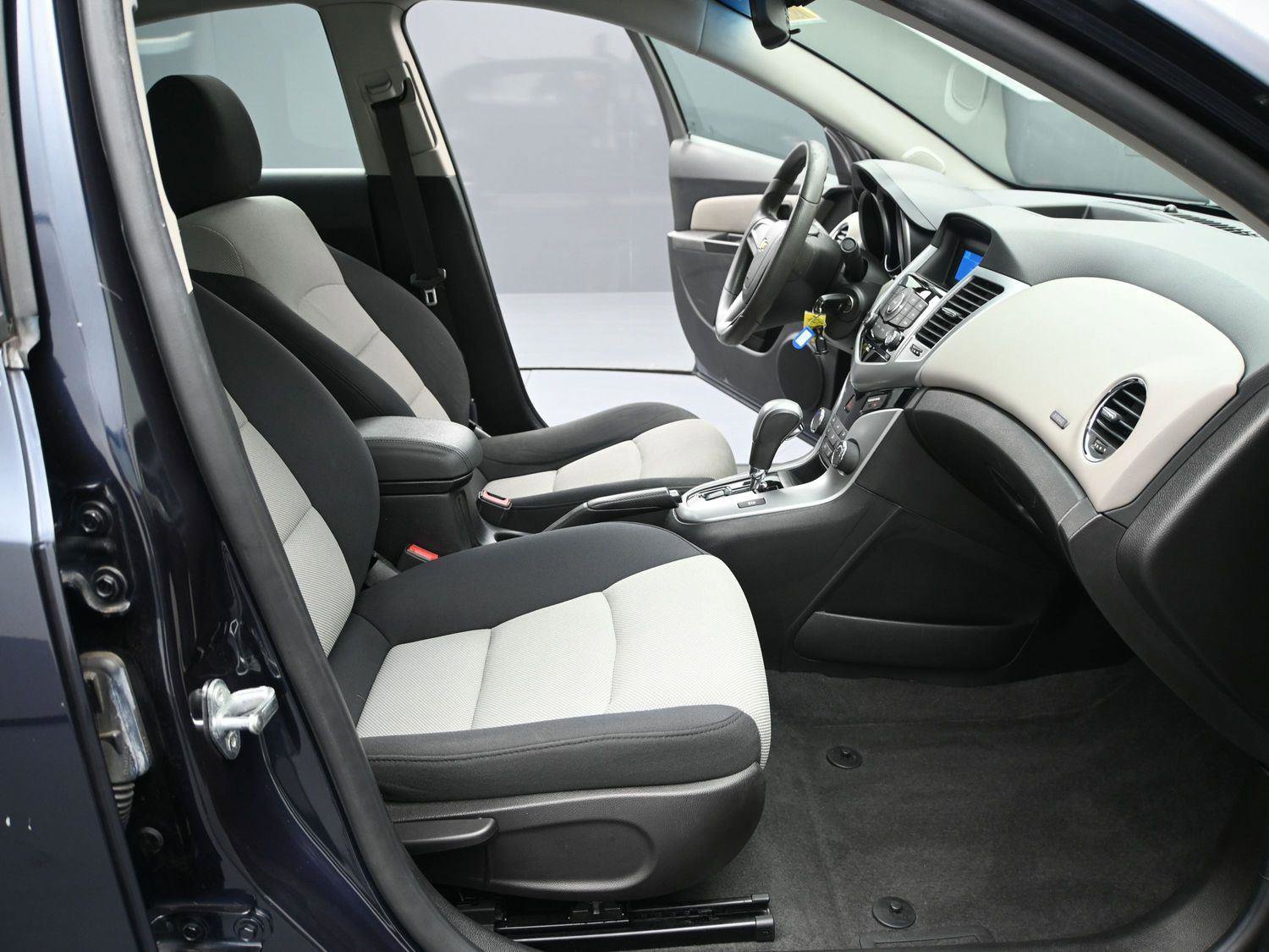 Used 2014 Chevrolet Cruze LS image 14