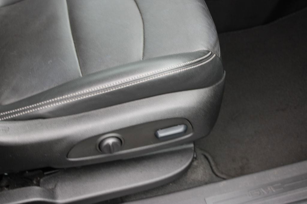 Used 2024 GMC Terrain SLT image 22