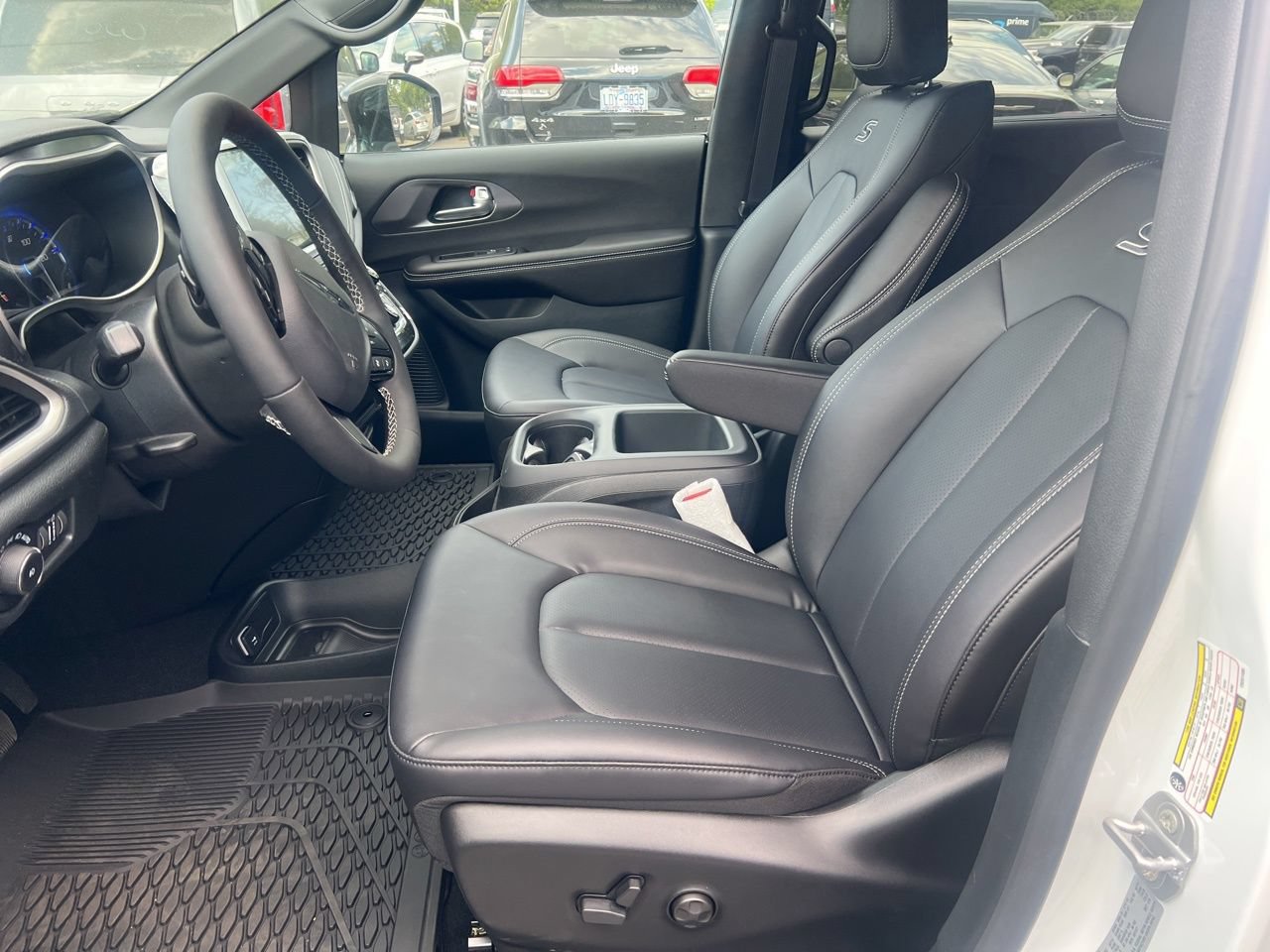 New 2026 Chrysler Pacifica Select w/ S Appearance Package FWD image 14