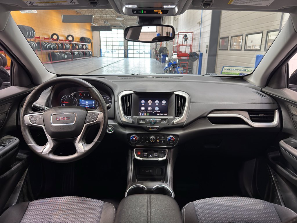 Used 2024 GMC Terrain SLE w/ Driver Convenience Package image 13