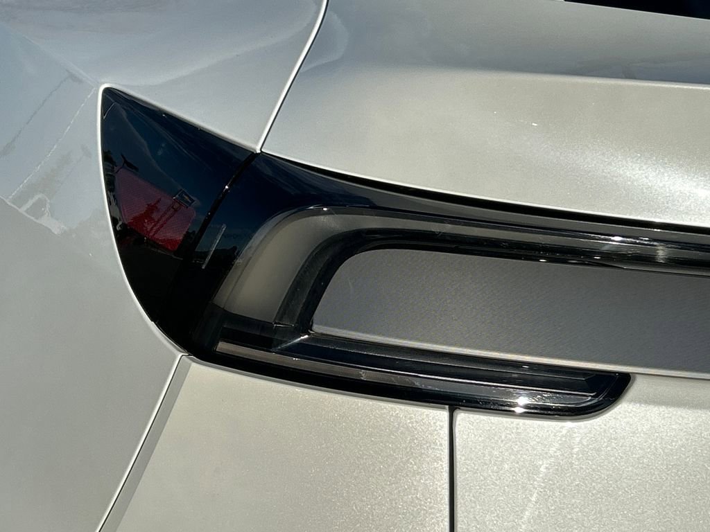 Used 2026 Tesla Model Y AWD image 26