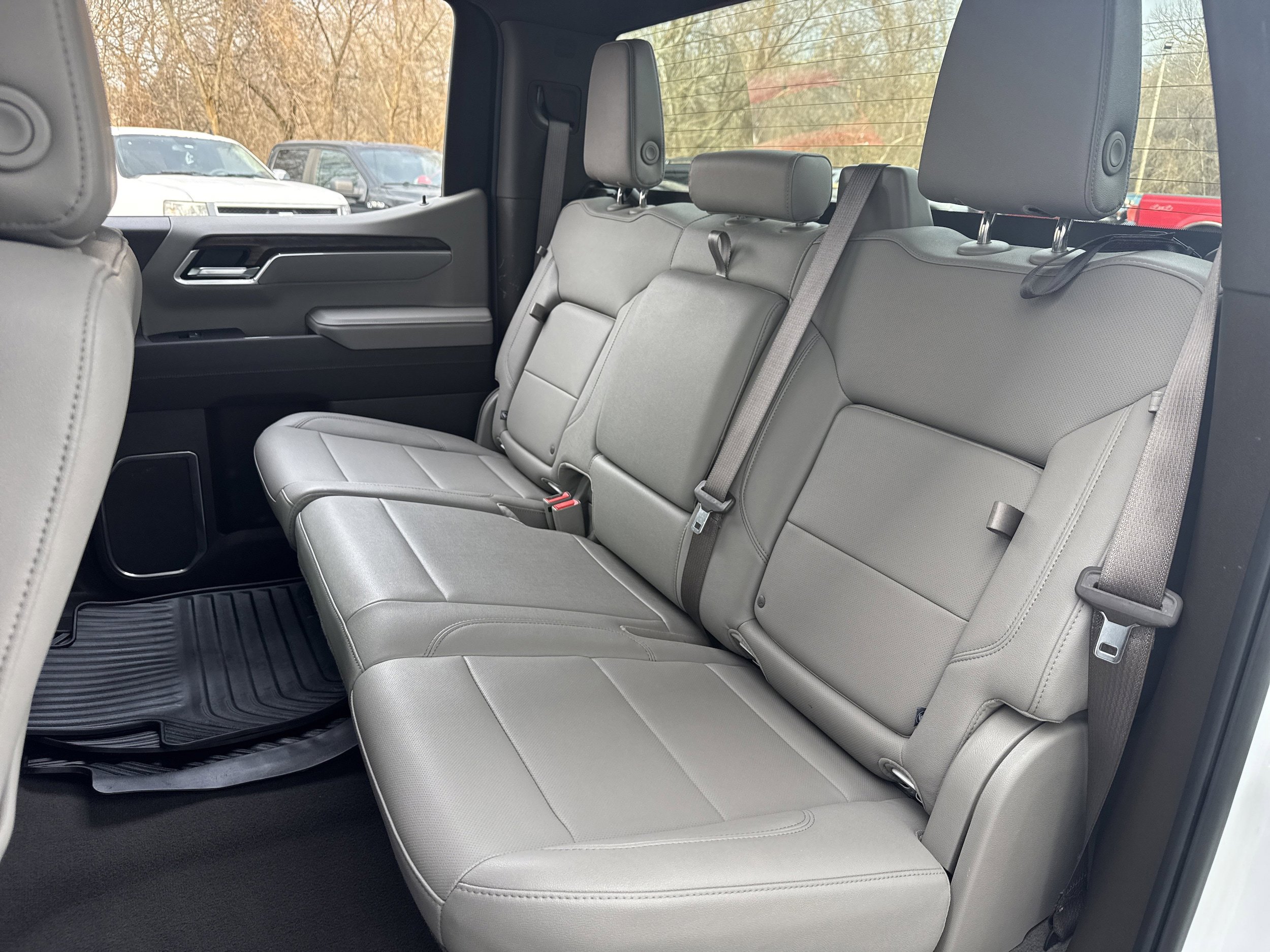 Used 2025 GMC Sierra 1500 SLT image 10