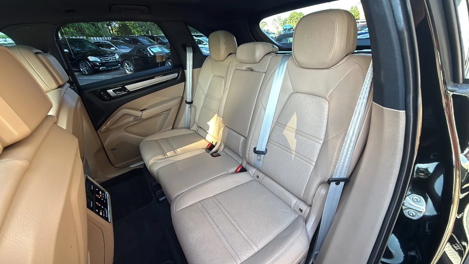 Used 2023 Porsche Cayenne Platinum Edition AWD/4WD image 24
