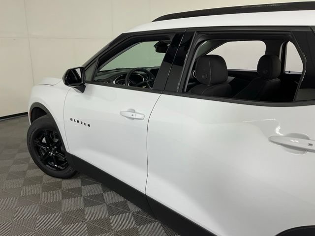 Used 2025 Chevrolet Blazer LT w/ Convenience Package FWD image 32