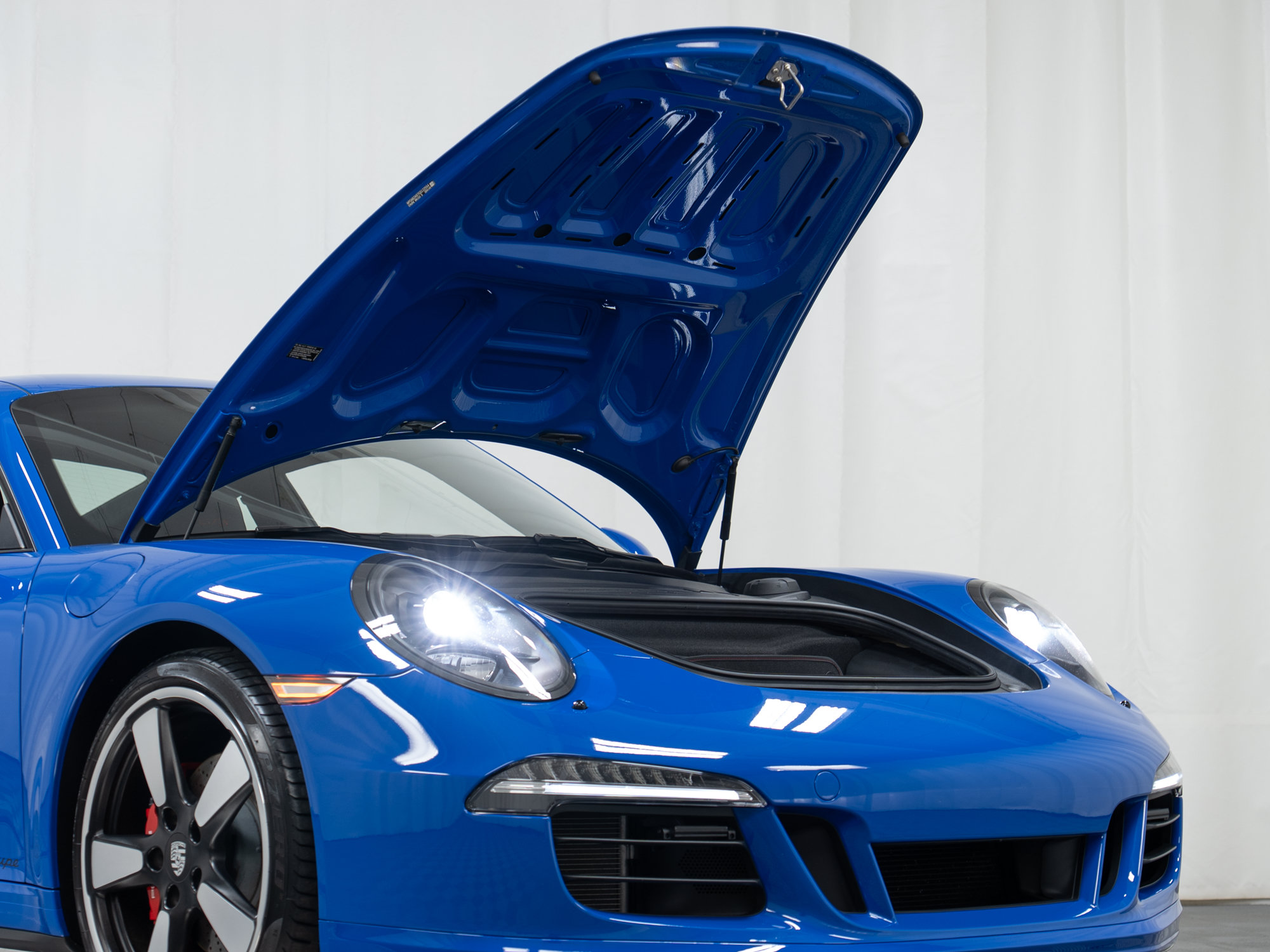 Certified 2016 Porsche 911 Carrera GTS RWD image 13