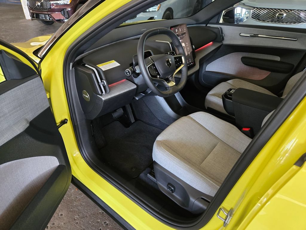 Certified 2025 Volvo EX30 Ultra AWD/4WD image 19