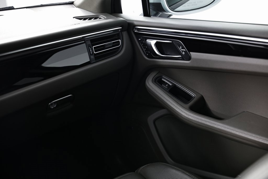 Used 2021 Porsche Macan image 30
