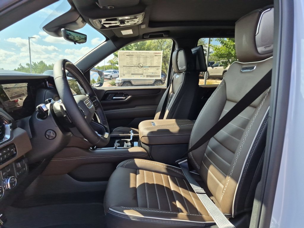 New 2026 GMC Yukon Denali Ultimate w/ LPO, Floor Liner Package AWD/4WD image 18