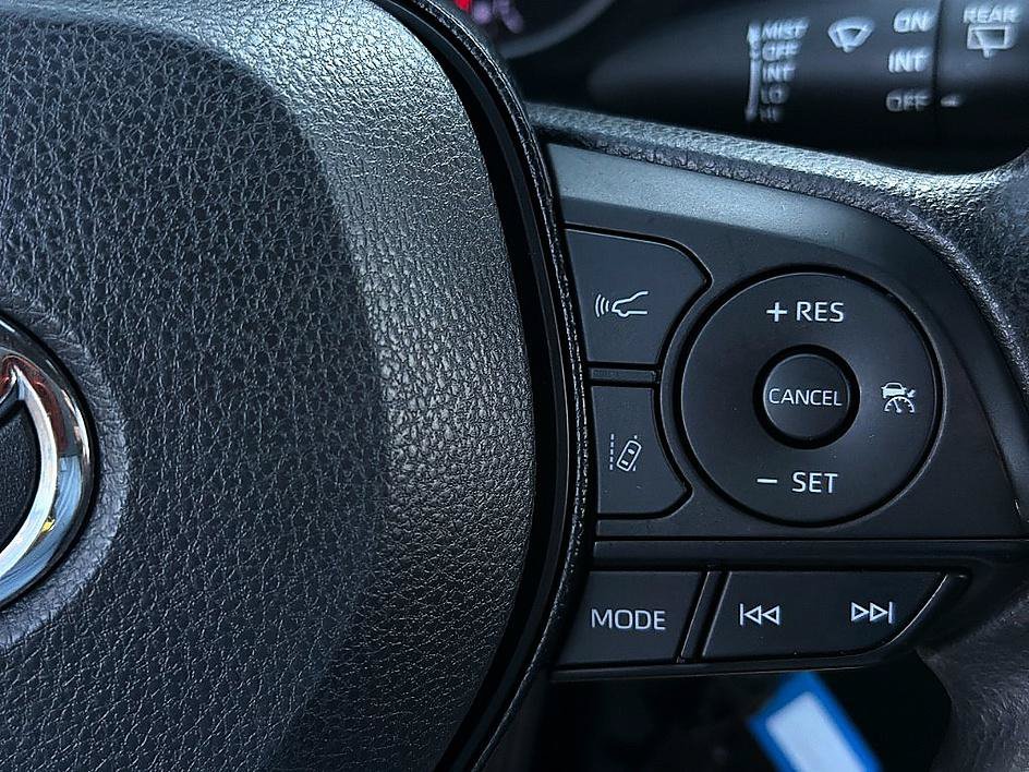 Used 2019 Toyota RAV4 LE FWD image 17