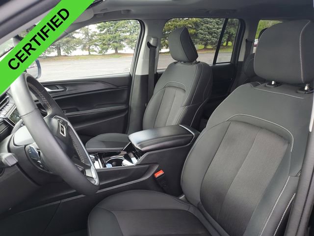 Used 2023 Jeep Grand Cherokee Laredo AWD/4WD image 20