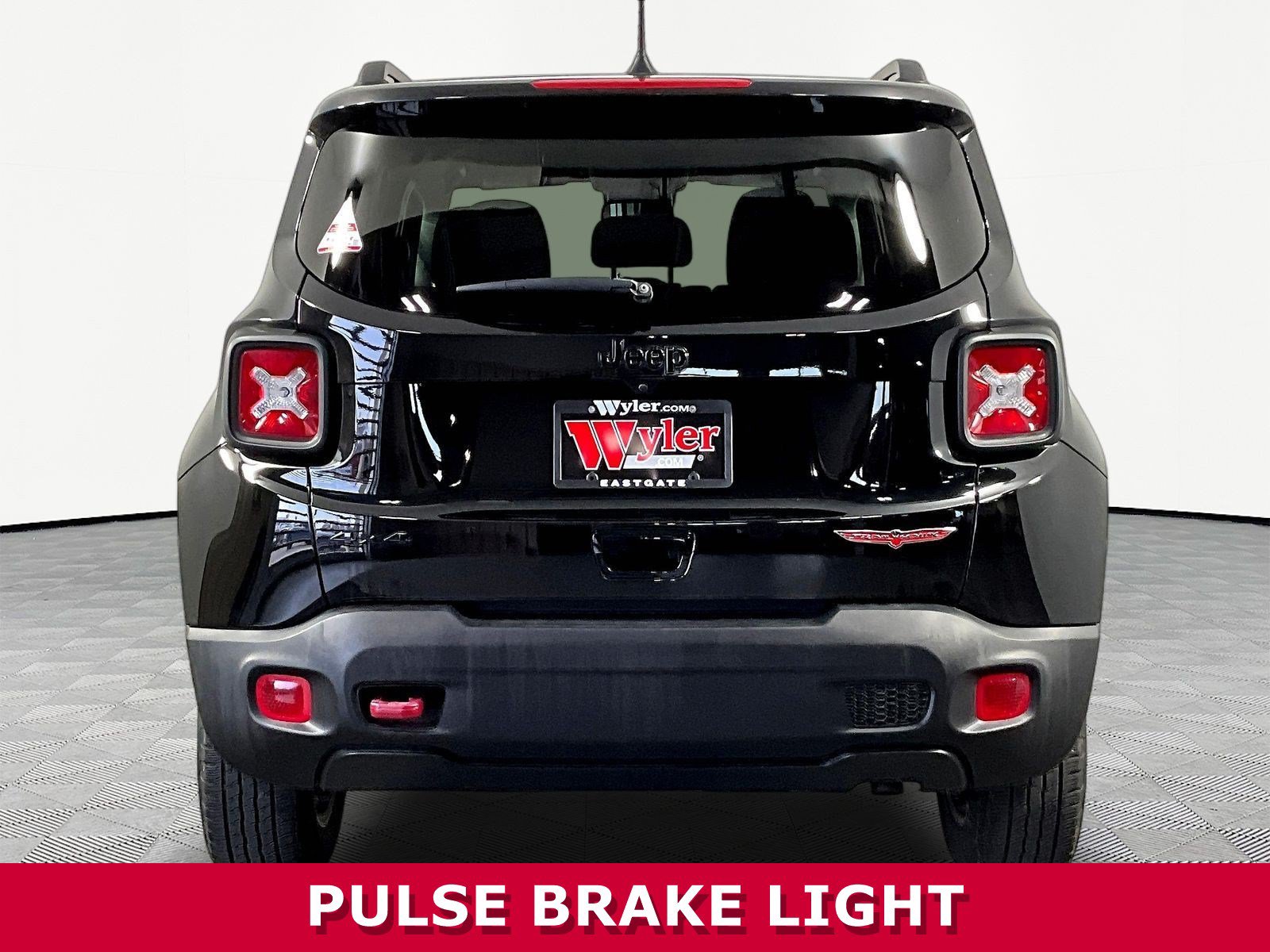 Used 2023 Jeep Renegade Trailhawk AWD/4WD image 5