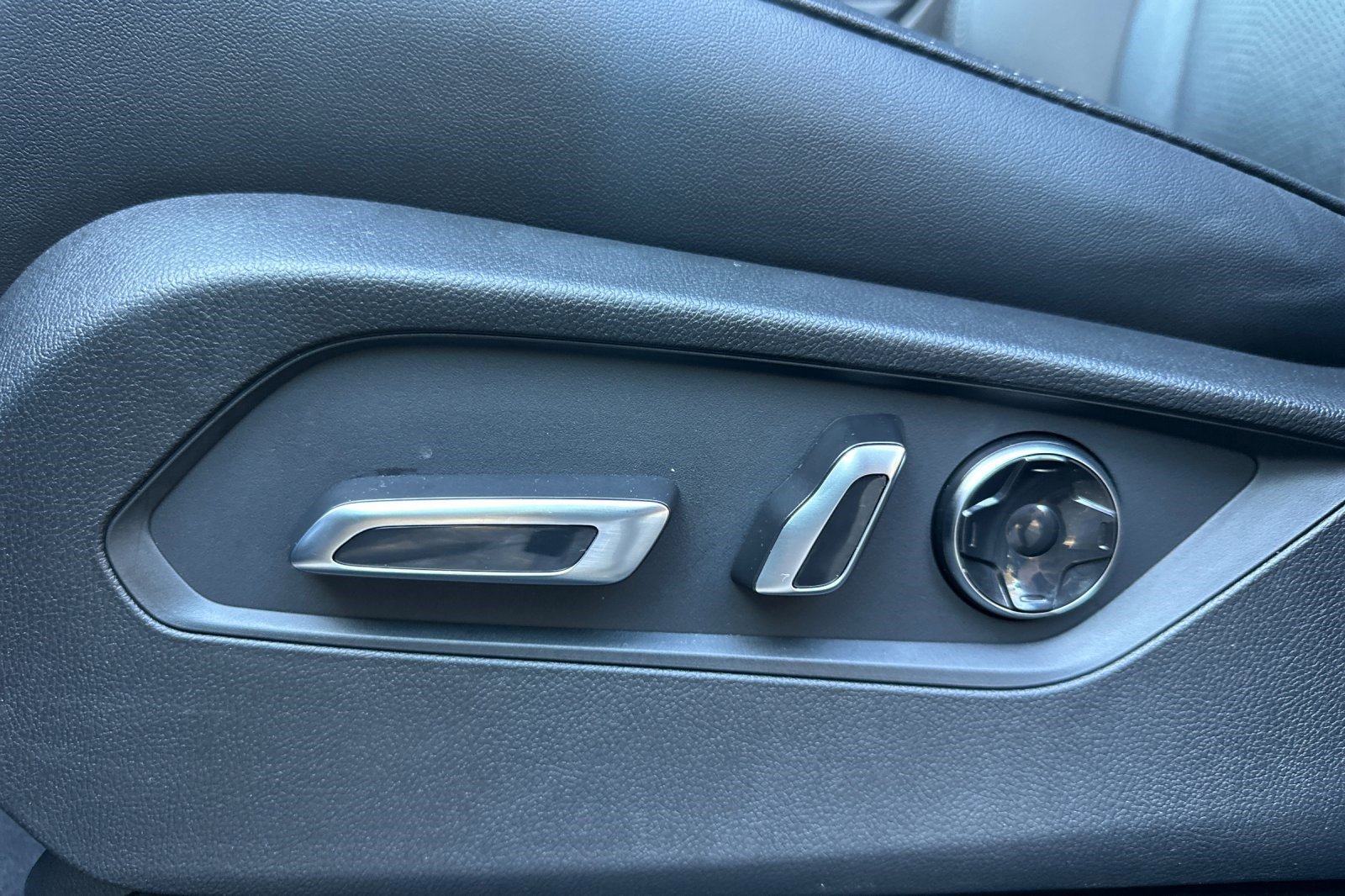 Certified 2025 Acura MDX FWD w/ Technology Package image 14