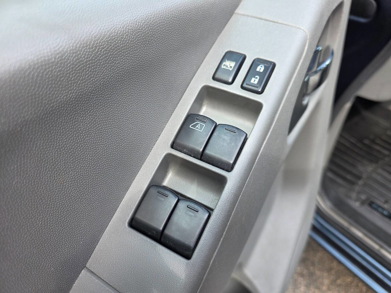 Used 2013 Nissan Frontier SV w/ SV Value Truck Pkg image 11