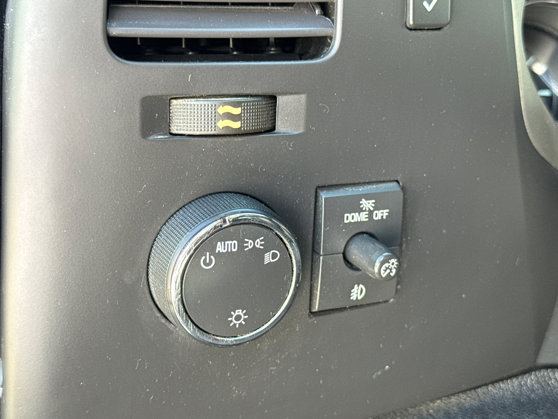 Used 2011 Chevrolet Silverado 2500 LT w/ Interior Plus Package AWD/4WD image 22