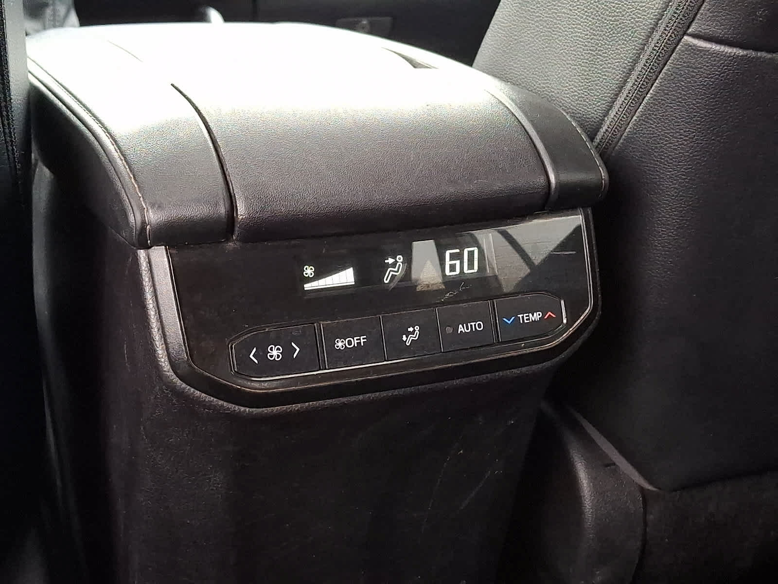 Used 2023 Toyota Highlander XLE AWD/4WD image 13