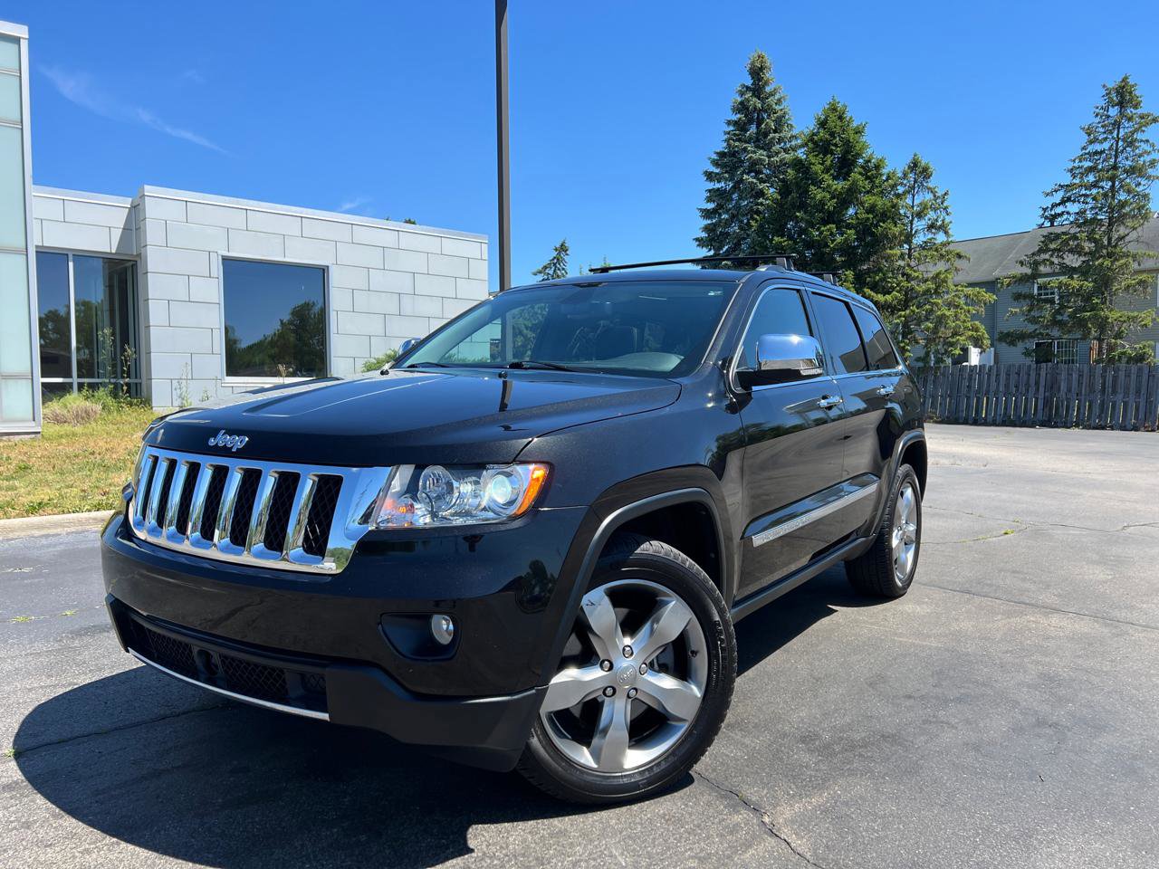 Used 2013 Jeep Grand Cherokee Overland w/ Advance Technology Group AWD/4WD image 2