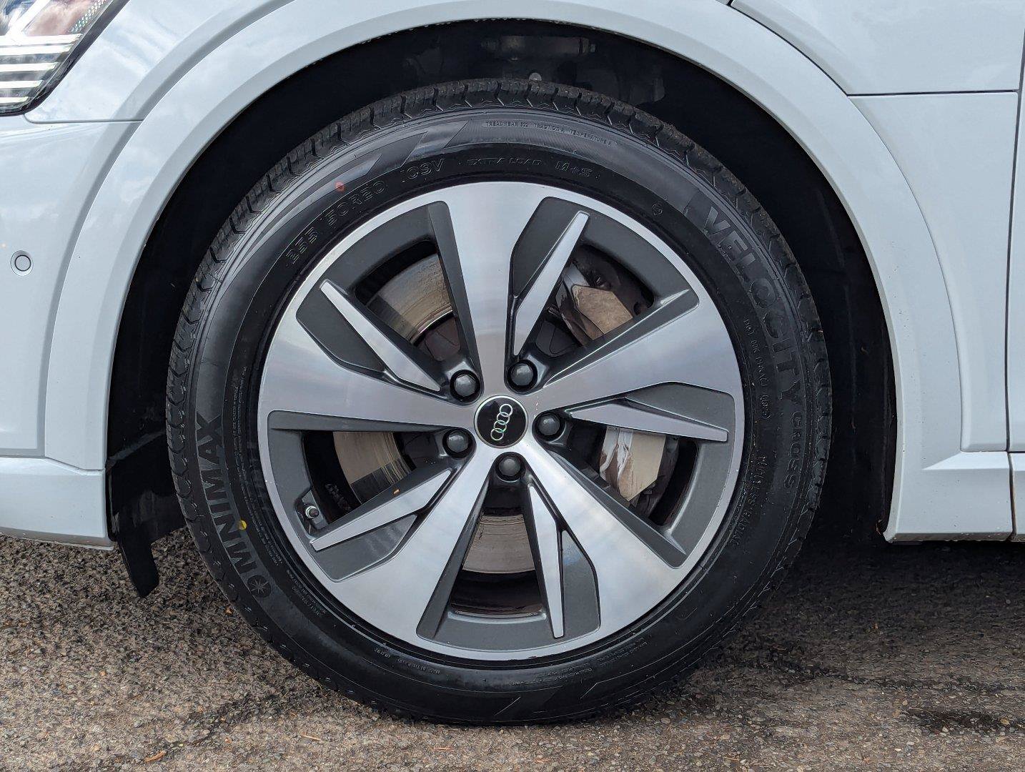 Used 2024 Audi Q8 e-tron Premium Plus w/ Premium Plus Package AWD/4WD image 43