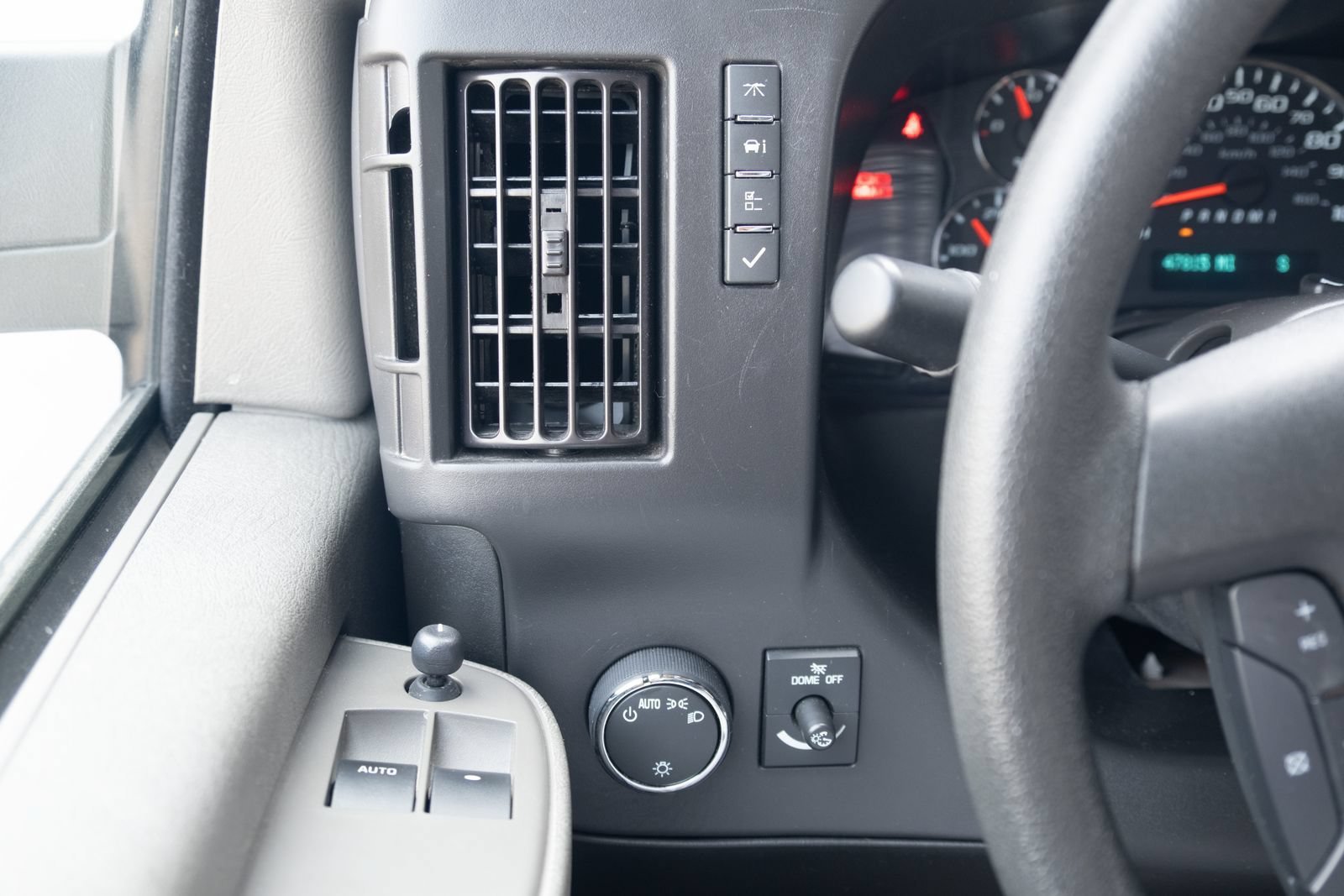 Used 2025 Chevrolet Express 3500 LT w/ LT Preferred Equipment Group RWD image 6