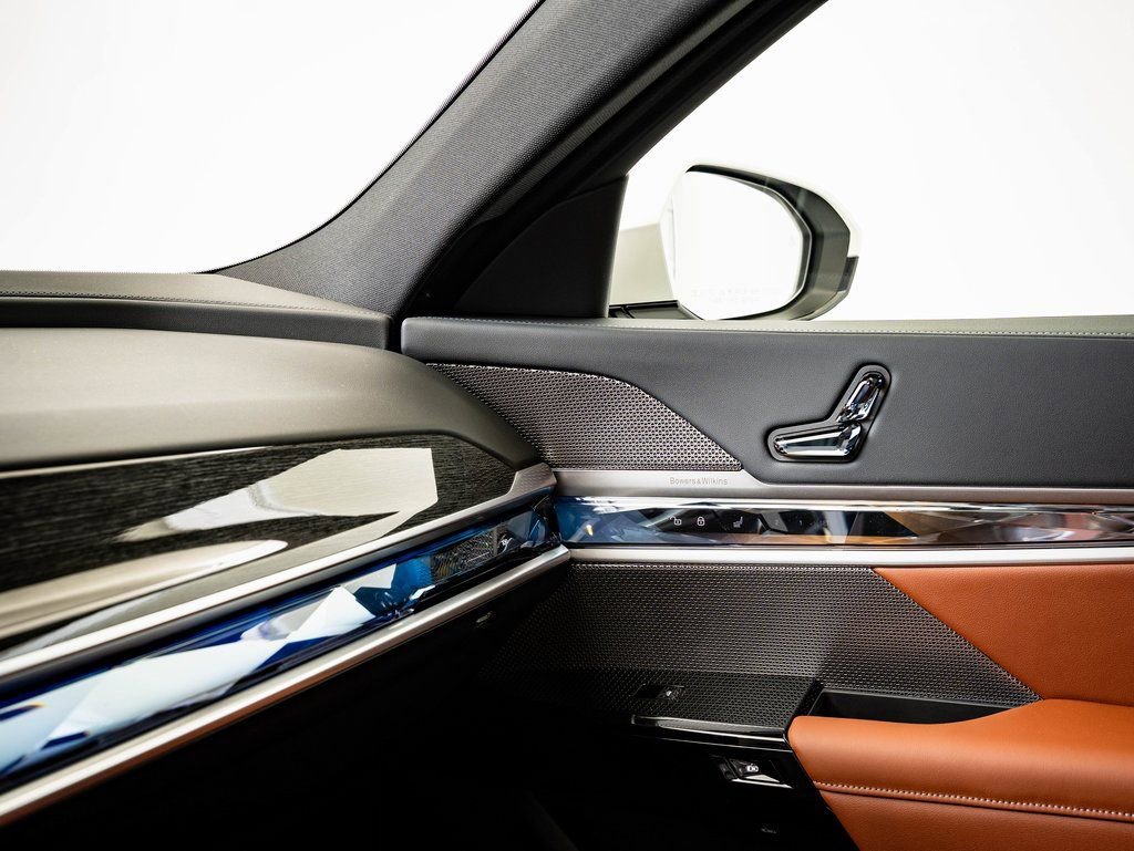 New 2026 BMW 740i xDrive w/ Executive Package image 32