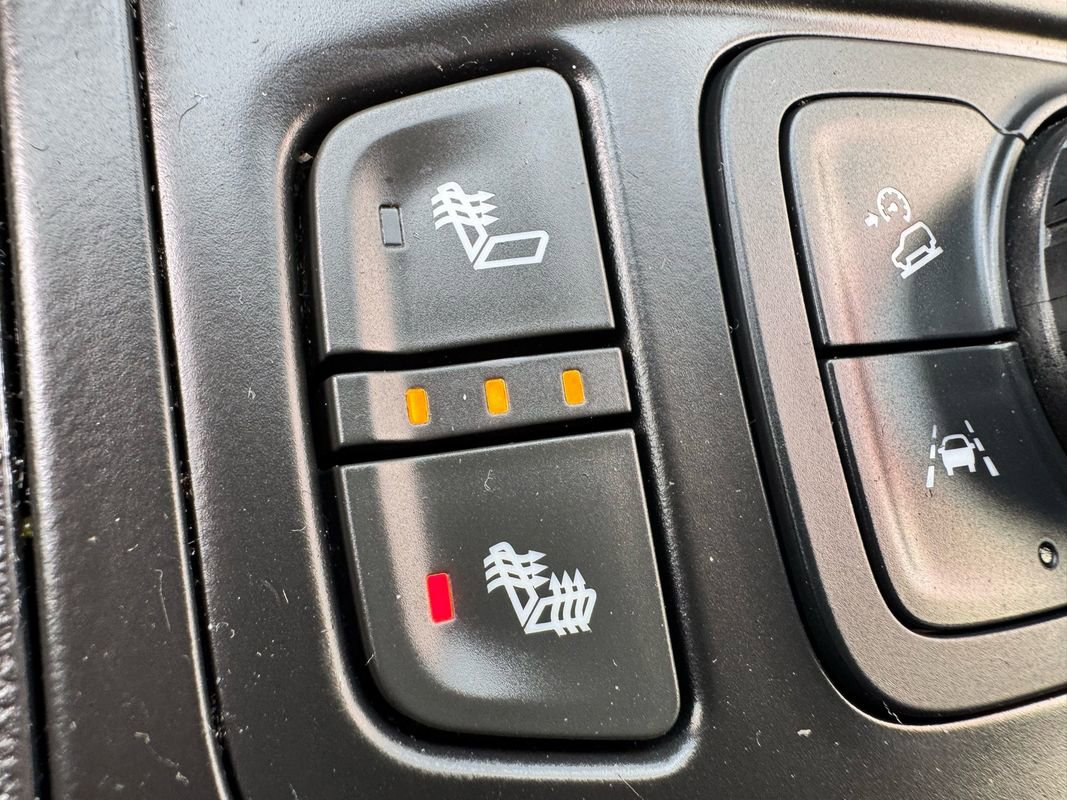 Used 2023 GMC Terrain SLT image 26