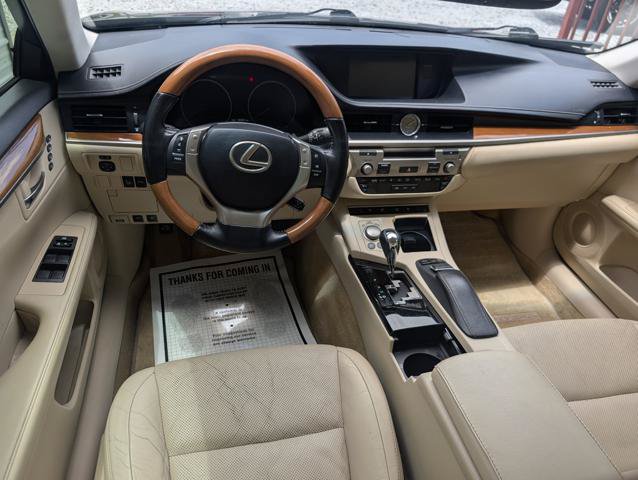Used 2014 Lexus ES 300h w/ Luxury Package w/Bamboo Trim FWD image 13
