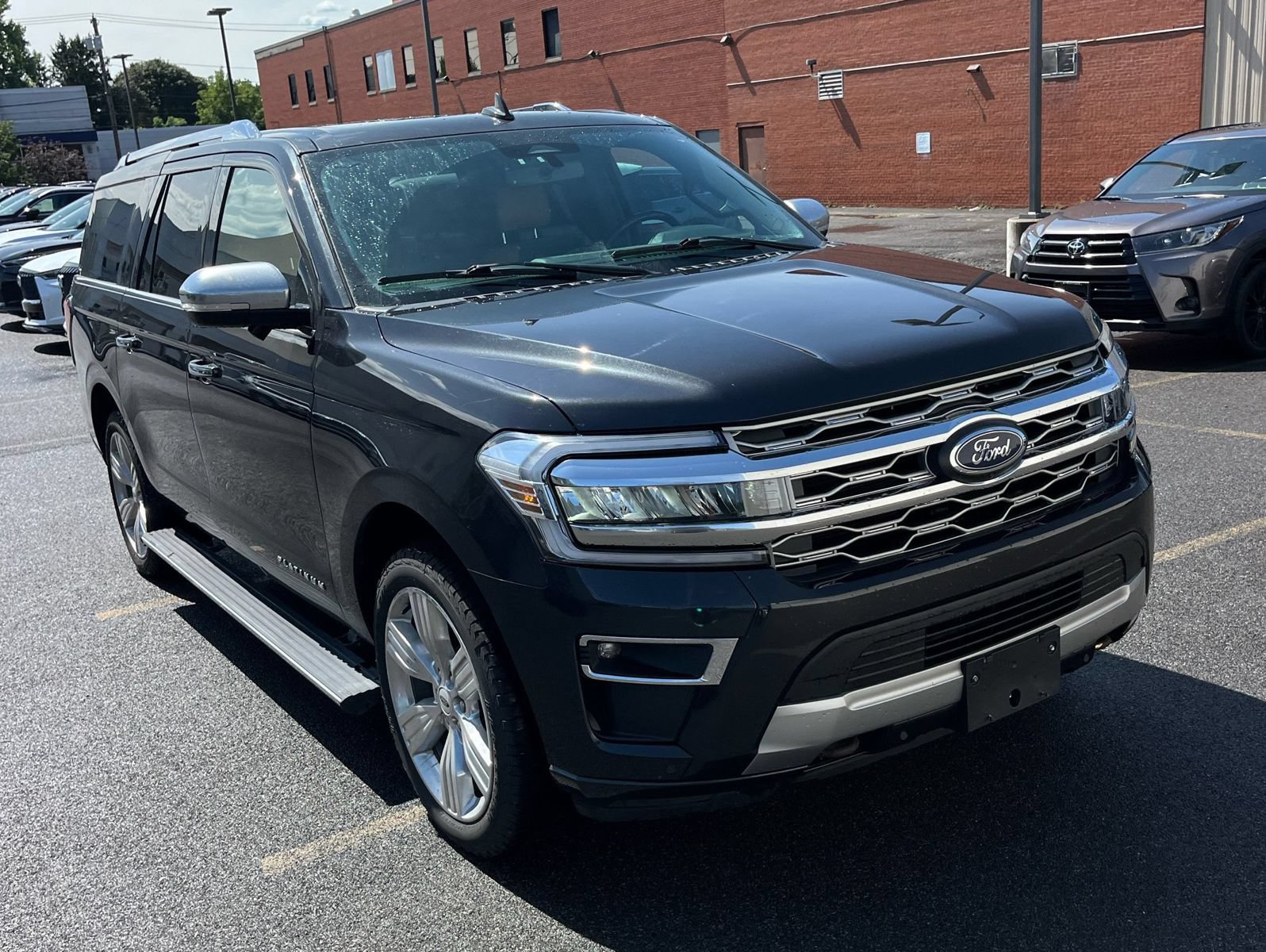 Used 2023 Ford Expedition Max Platinum AWD/4WD image 4