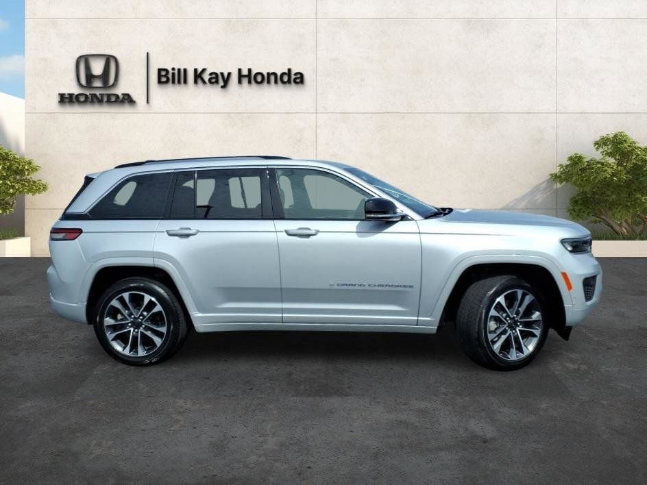 Used 2022 Jeep Grand Cherokee Overland w/ Luxury Tech Group IV image 2