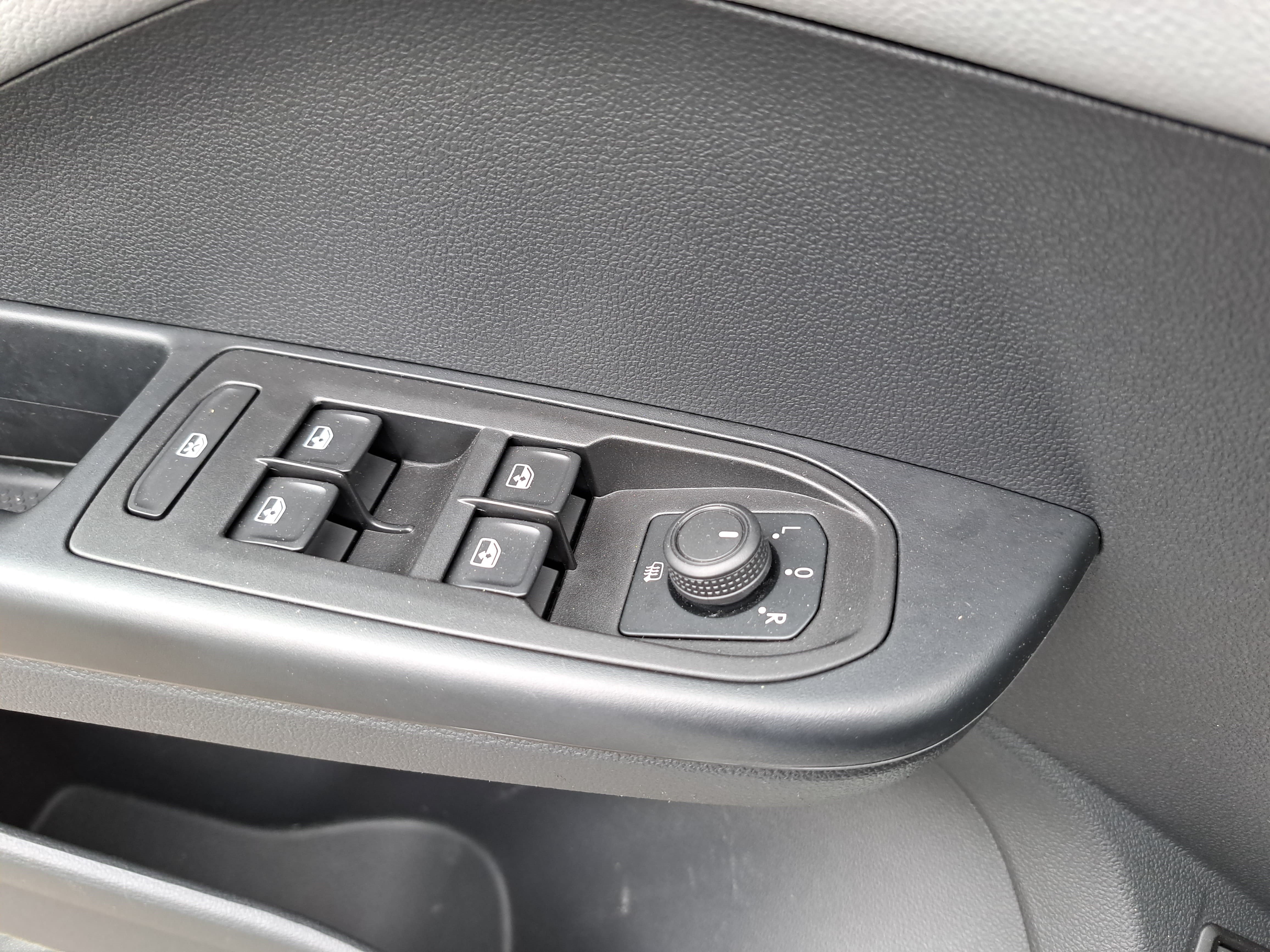 Used 2023 Volkswagen Taos SE w/ Panoramic Sunroof Package FWD image 25