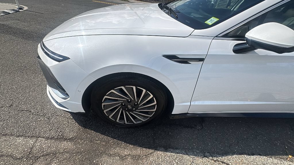 Used 2025 Hyundai Sonata Limited FWD image 9