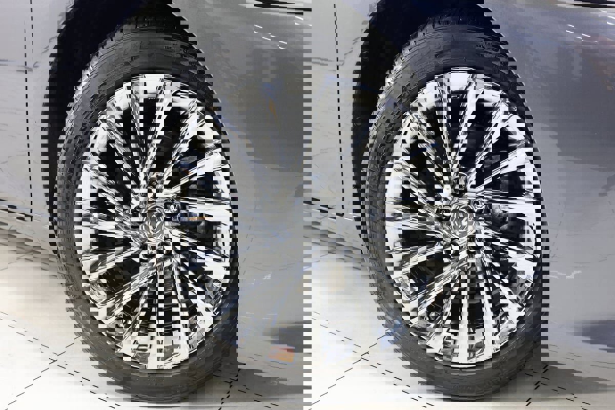 Used 2024 Lexus ES 350 Ultra Luxury w/ Accessory Package (Z2) image 13