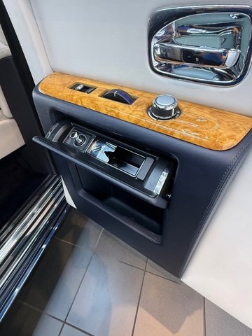 Used 2009 Rolls-Royce Phantom Sedan RWD image 36
