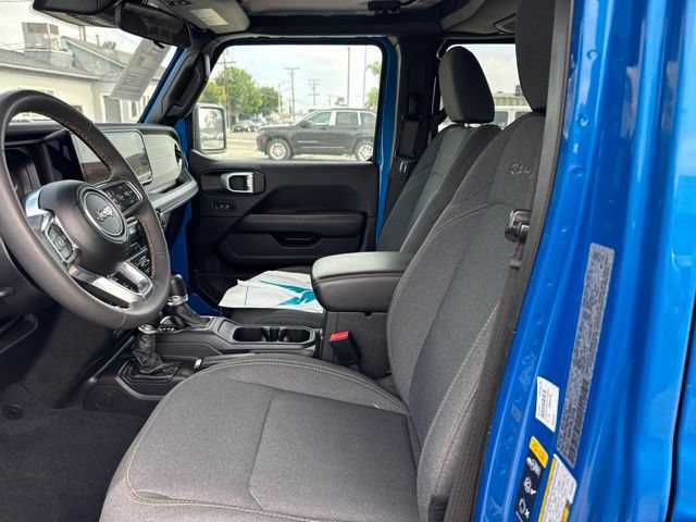 Used 2024 Jeep Wrangler Unlimited Sahara AWD/4WD image 9