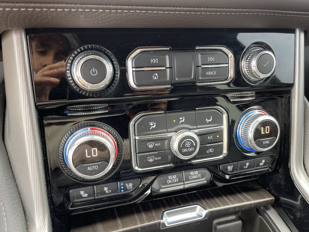 Used 2021 GMC Yukon XL Denali AWD/4WD image 19