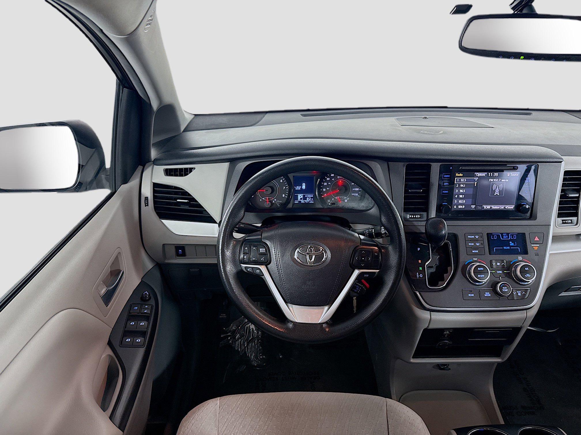 Used 2017 Toyota Sienna LE image 17